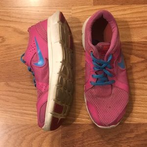 PINK NIKE RUNNING SHOES